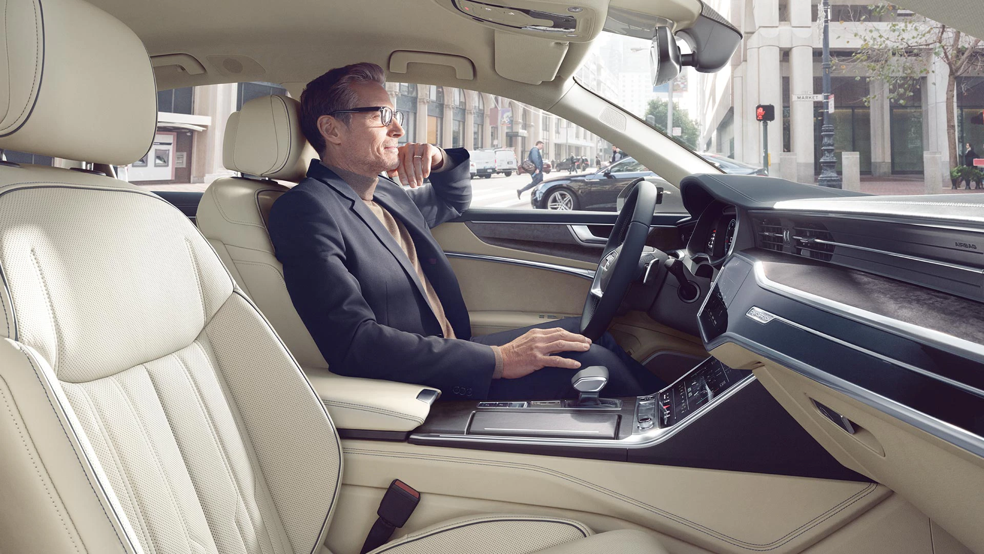 아우디 A6 실내 공간 