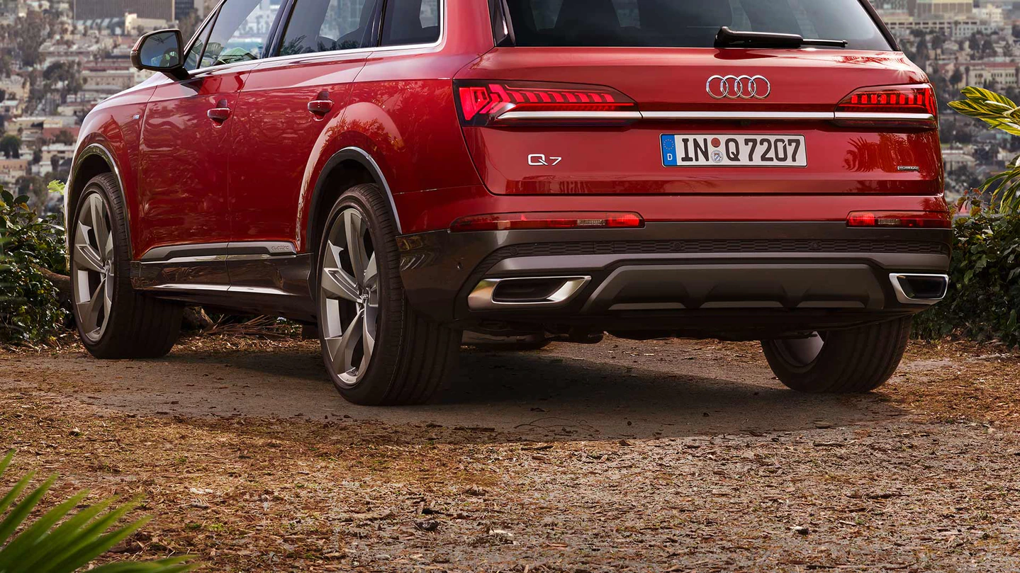 아우디 Q7 후측면 디자인